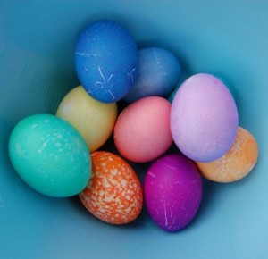 decorare e colorare uova