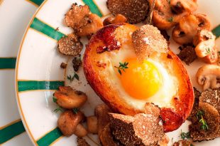 Patata ripiena di uova, funghi e tartufo: la ricetta